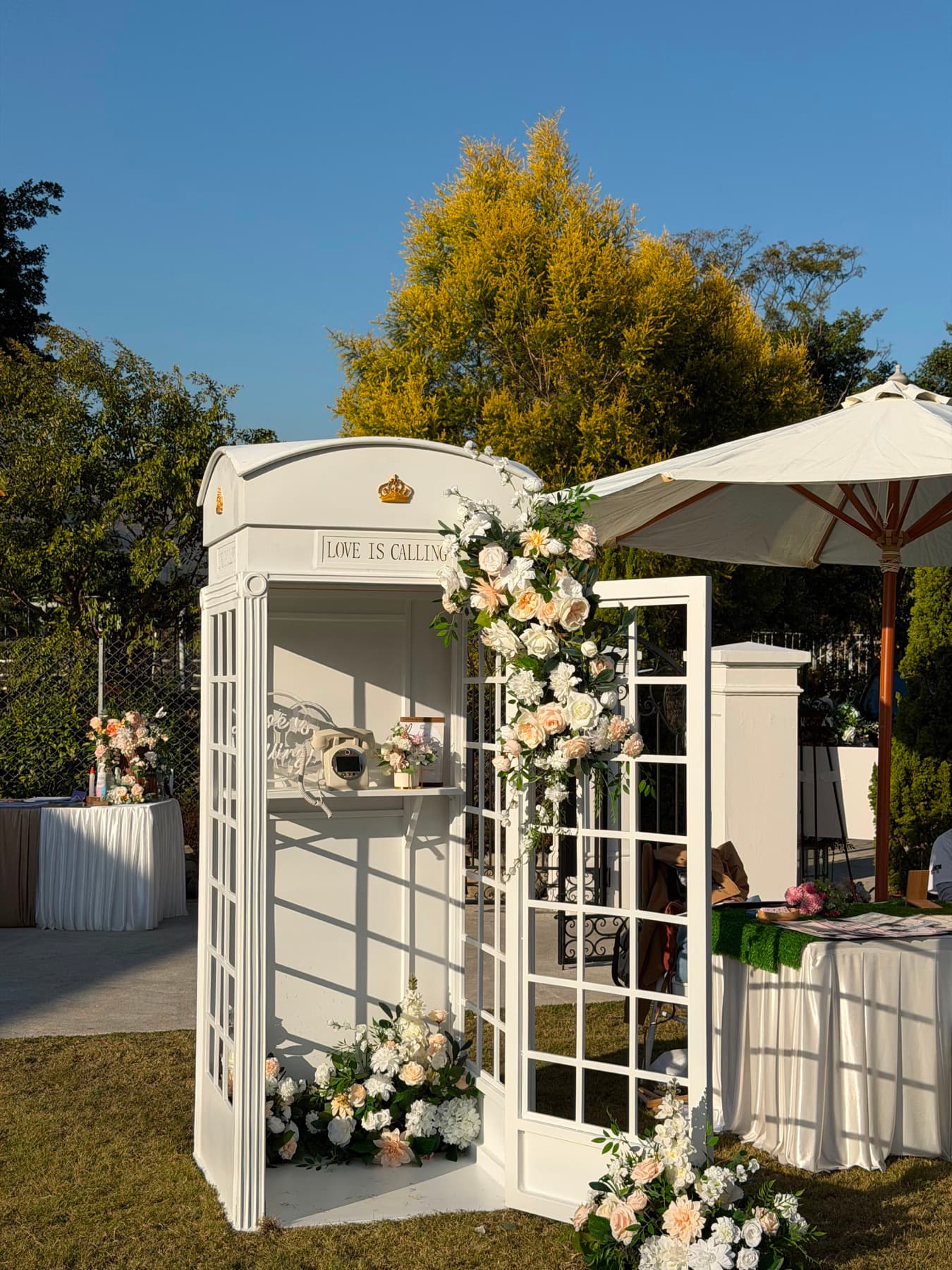 Real wedding video guestbook setup by Love is Calling